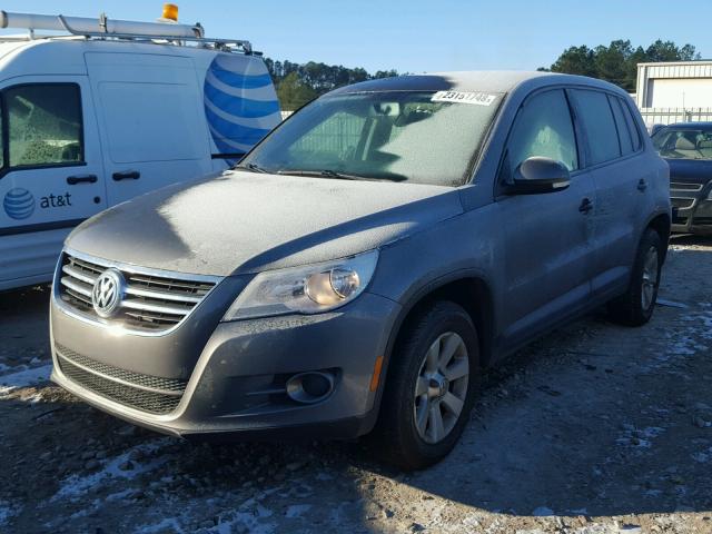 WVGAV7AX9AW530634 - 2010 VOLKSWAGEN TIGUAN S GRAY photo 2