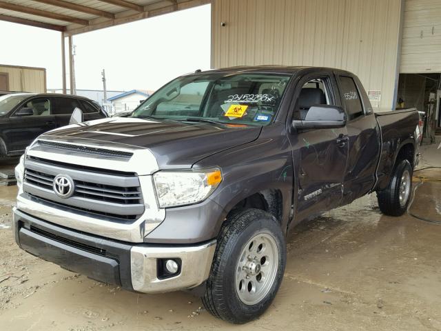 5TFRM5F10EX072842 - 2014 TOYOTA TUNDRA DOU GRAY photo 2