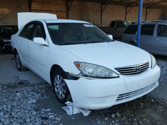4T1BE32K95U567975 - 2005 TOYOTA CAMRY LE WHITE photo 1