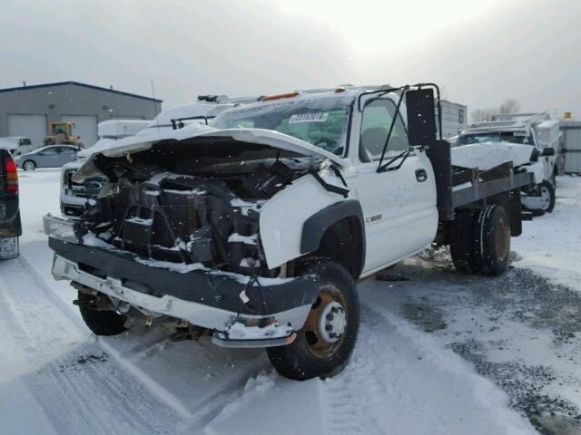 1GBJK34U74E221931 - 2004 CHEVROLET SILVERADO WHITE photo 2