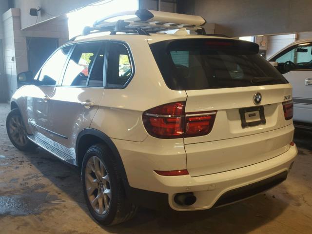 5UXZV4C59CL761103 - 2012 BMW X5 XDRIVE3 WHITE photo 3