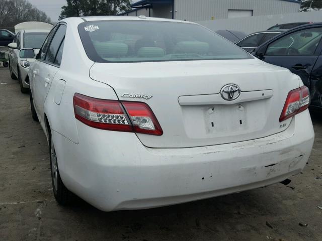 4T1BF3EK3BU591726 - 2011 TOYOTA CAMRY BASE WHITE photo 3