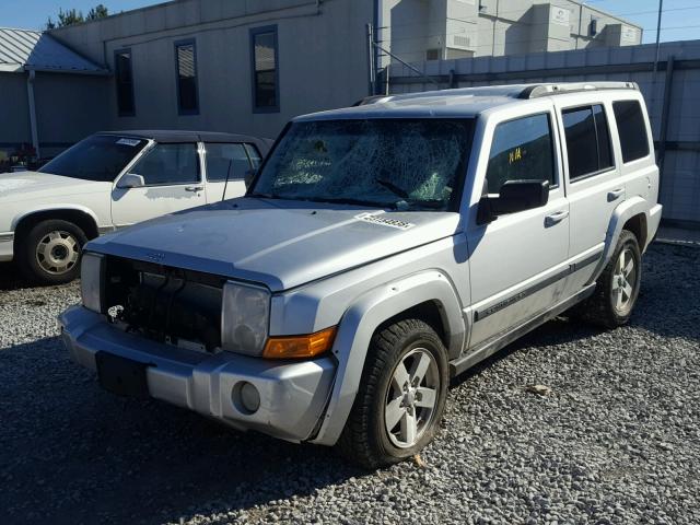 1J8HG48K38C221736 - 2008 JEEP COMMANDER WHITE photo 2