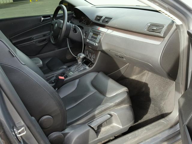 WVWJK73C28E079697 - 2008 VOLKSWAGEN PASSAT TUR GRAY photo 5