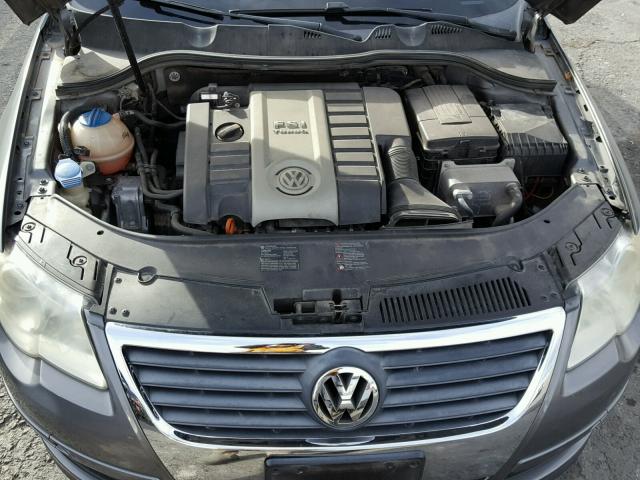 WVWJK73C28E079697 - 2008 VOLKSWAGEN PASSAT TUR GRAY photo 7