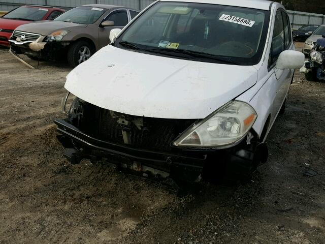 3N1BC1CP4AL418888 - 2010 NISSAN VERSA S WHITE photo 9