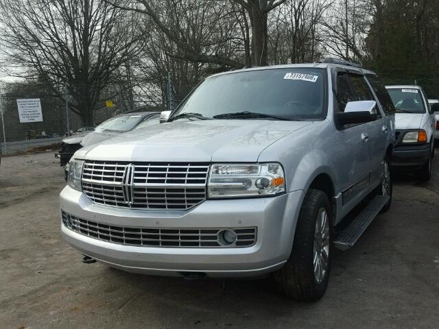 5LMJJ2J50BEJ09676 - 2011 LINCOLN NAVIGATOR SILVER photo 2