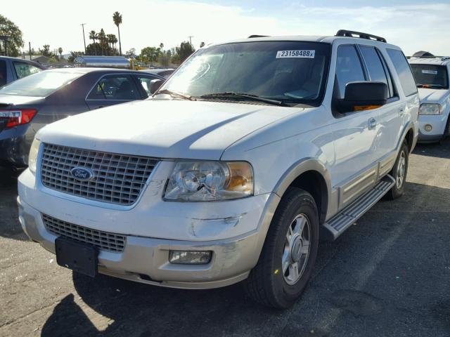 1FMFU17595LA59751 - 2005 FORD EXPEDITION WHITE photo 2