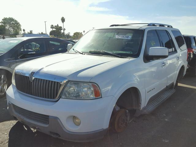 5LMFU27R33LJ23852 - 2003 LINCOLN NAVIGATOR WHITE photo 2