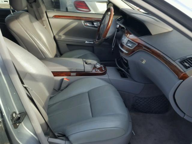 WDDNG71X48A214068 - 2008 MERCEDES-BENZ S 550 GRAY photo 5