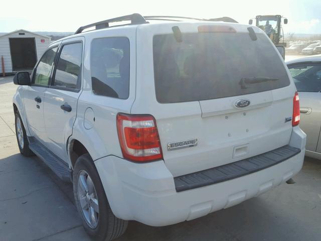 1FMCU0DG3AKA32208 - 2010 FORD ESCAPE XLT WHITE photo 3