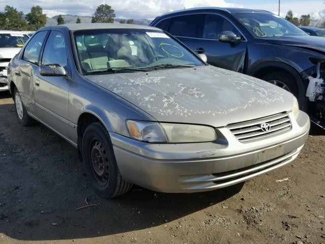 JT2BG22K1W0216939 - 1998 TOYOTA CAMRY CE GOLD photo 1