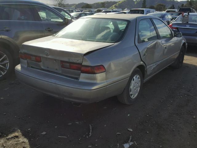 JT2BG22K1W0216939 - 1998 TOYOTA CAMRY CE GOLD photo 4