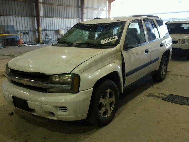 1GNDS13S852134532 - 2005 CHEVROLET TRAILBLAZE WHITE photo 2