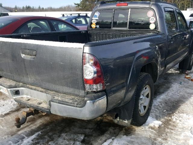 5TFMU4FN3BX002996 - 2011 TOYOTA TACOMA DOU GRAY photo 4