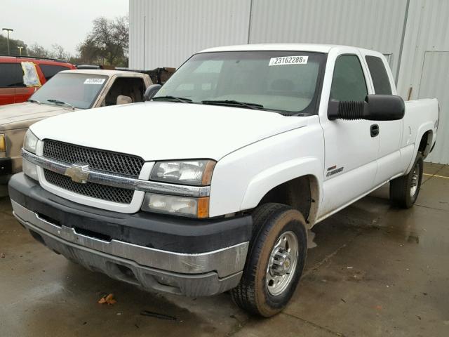 1GCHK29134E102096 - 2004 CHEVROLET SILVERADO WHITE photo 2