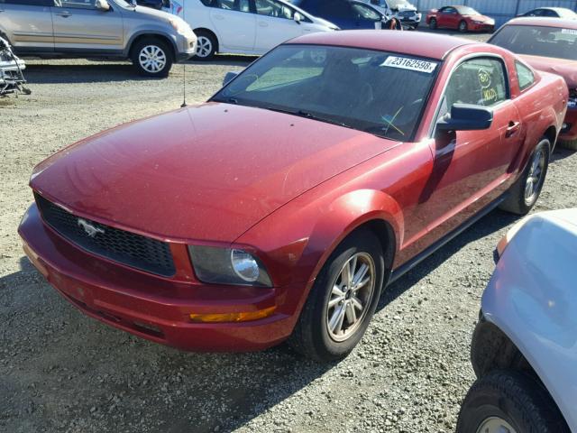 1ZVHT80NX85148852 - 2008 FORD MUSTANG RED photo 2