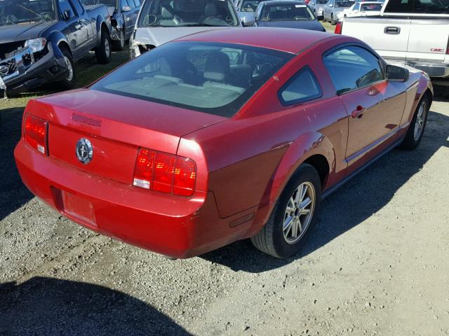 1ZVHT80NX85148852 - 2008 FORD MUSTANG RED photo 4