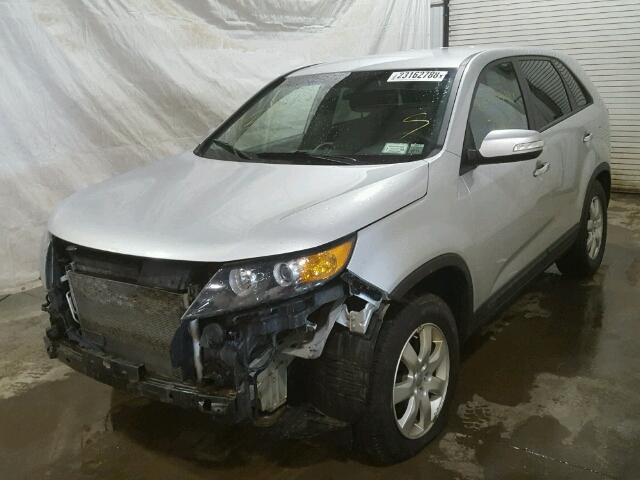 5XYKT3A18DG374414 - 2013 KIA SORENTO LX SILVER photo 2