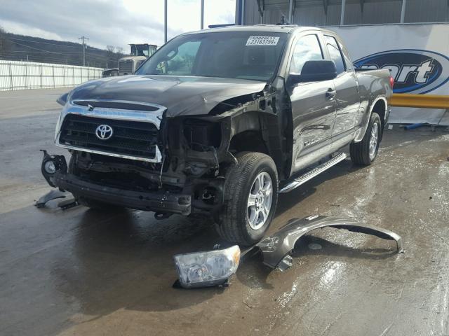 5TBBV54138S513402 - 2008 TOYOTA TUNDRA DOU GRAY photo 2