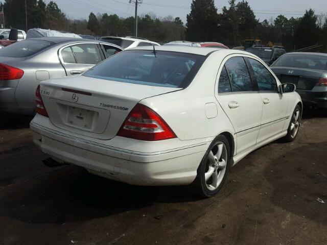 WDBRF40J85A693440 - 2005 MERCEDES-BENZ C 230K SPO WHITE photo 4