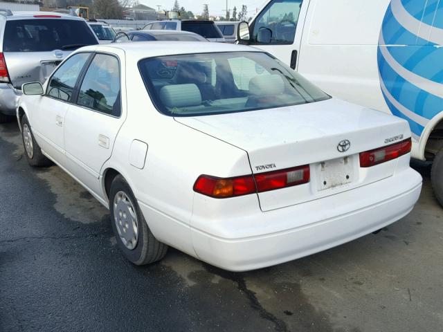 4T1BG22K2XU526305 - 1999 TOYOTA CAMRY CE WHITE photo 3