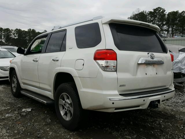 JTEZU5JR6D5051481 - 2013 TOYOTA 4RUNNER SR WHITE photo 3