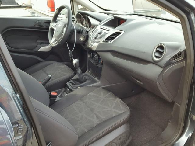 3FADP4BJ5BM207659 - 2011 FORD FIESTA SE GRAY photo 5