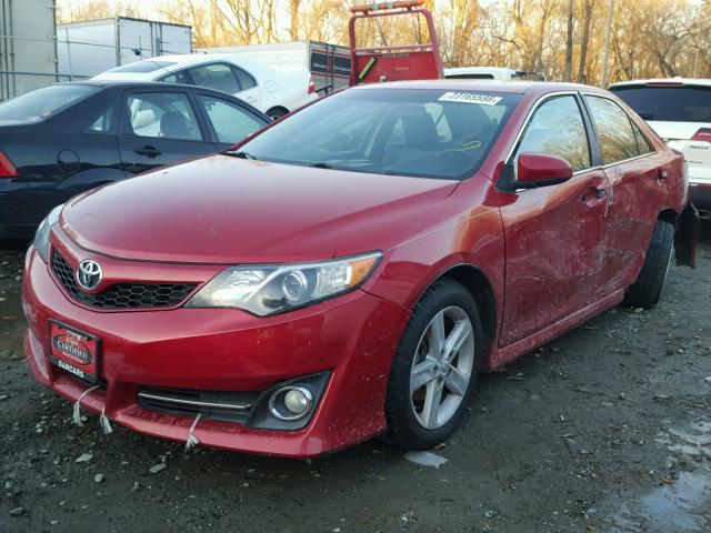 4T1BF1FK0CU554881 - 2012 TOYOTA CAMRY BASE RED photo 2