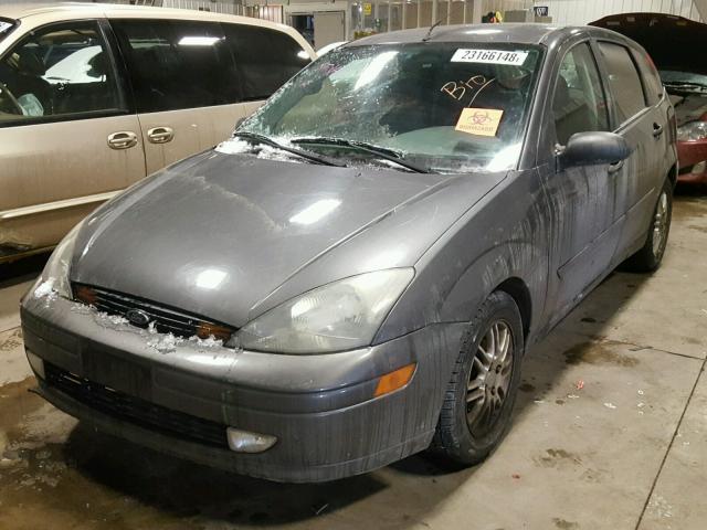 3FAFP37323R188974 - 2003 FORD FOCUS ZX5 GRAY photo 2