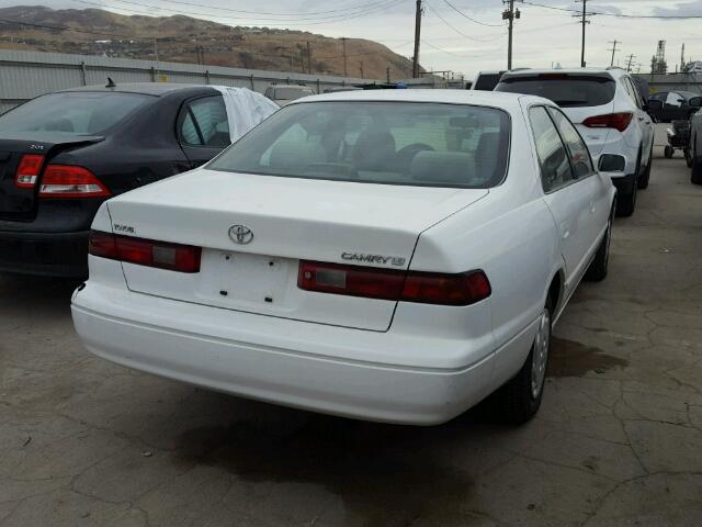 JT2BG22K3W0164097 - 1998 TOYOTA CAMRY CE WHITE photo 4