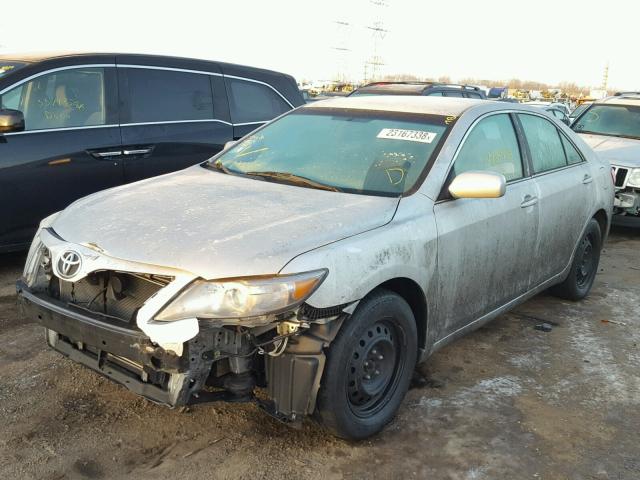 4T1BF3EK6BU724897 - 2011 TOYOTA CAMRY BASE SILVER photo 2