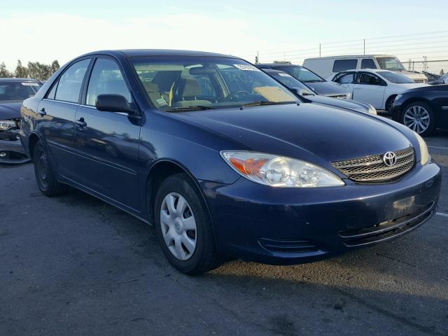 JTDBE32KX20047663 - 2002 TOYOTA CAMRY LE BLUE photo 1