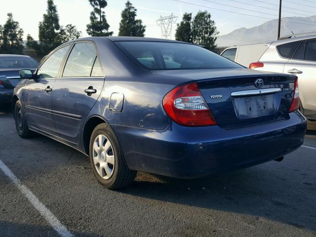 JTDBE32KX20047663 - 2002 TOYOTA CAMRY LE BLUE photo 3