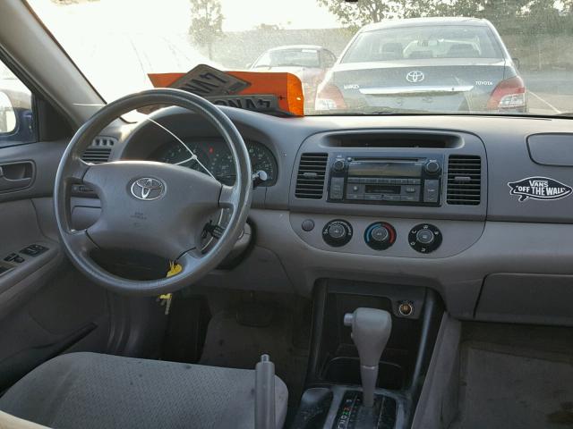 JTDBE32KX20047663 - 2002 TOYOTA CAMRY LE BLUE photo 9