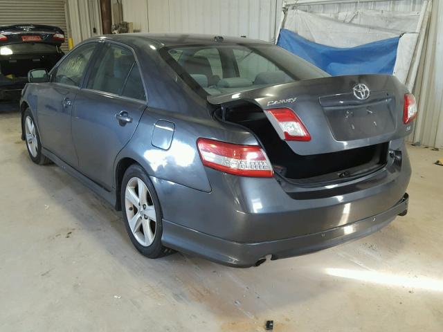 4T1BF3EK4BU726972 - 2011 TOYOTA CAMRY BASE GRAY photo 3