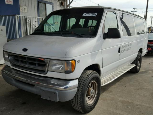 1FBSS31S7YHB63881 - 2000 FORD ECONOLINE WHITE photo 2