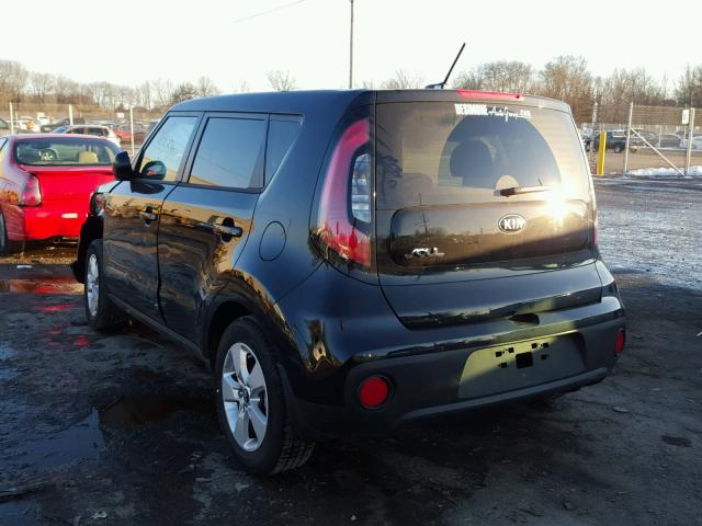 KNDJN2A24H7467040 - 2017 KIA SOUL BLACK photo 3