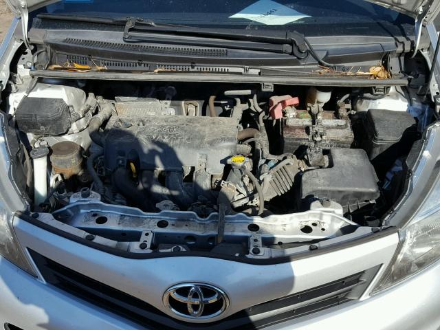 JTDKTUD34DD569685 - 2013 TOYOTA YARIS SILVER photo 7