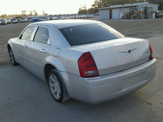 2C3JA43R35H641623 - 2005 CHRYSLER 300 SILVER photo 3