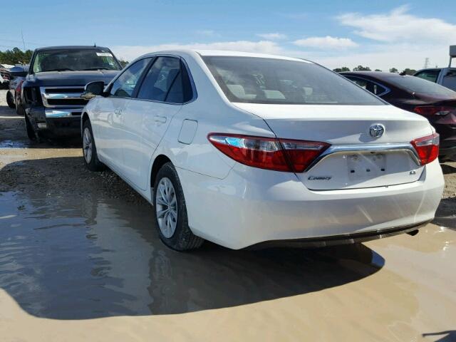 4T4BF1FK2GR570673 - 2016 TOYOTA CAMRY LE WHITE photo 3