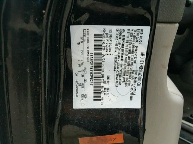 1FAFP34N95W298247 - 2005 FORD FOCUS ZX4 BLACK photo 10