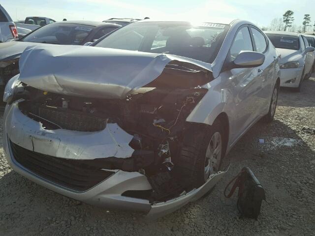 5NPDH4AE2GH769687 - 2016 HYUNDAI ELANTRA SE SILVER photo 2