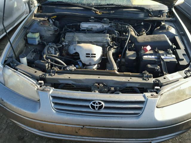 JT2BG22K9W0137678 - 1998 TOYOTA CAMRY CE BEIGE photo 7