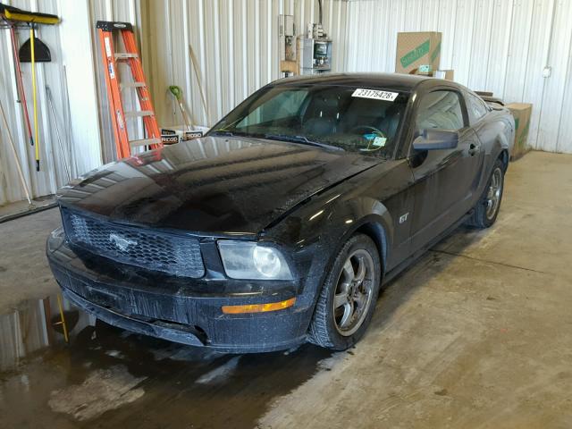 1ZVFT82H765230968 - 2006 FORD MUSTANG GT BLACK photo 2