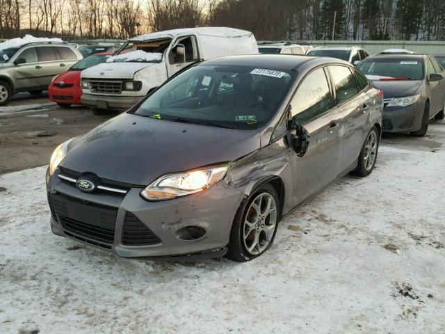 1FADP3F24EL258590 - 2014 FORD FOCUS SE GRAY photo 2