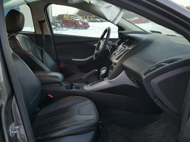 1FADP3F24EL258590 - 2014 FORD FOCUS SE GRAY photo 5