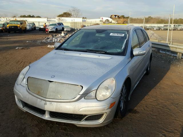 4JGCB65E76A003488 - 2006 MERCEDES-BENZ R350 GRAY photo 2