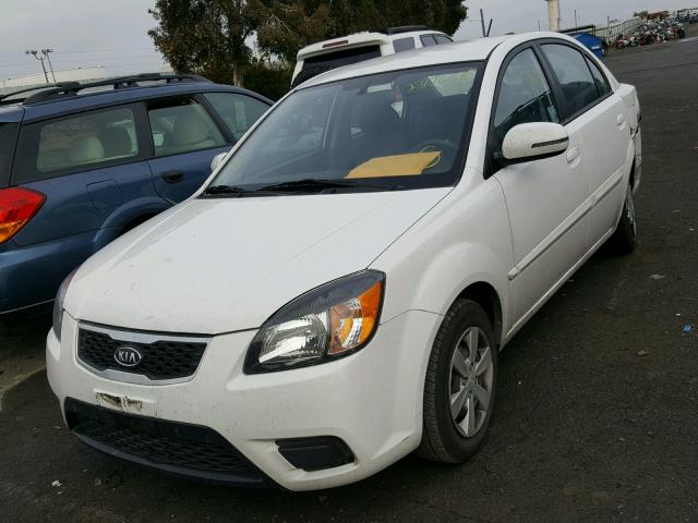 KNADH4A31B6949113 - 2011 KIA RIO BASE WHITE photo 2