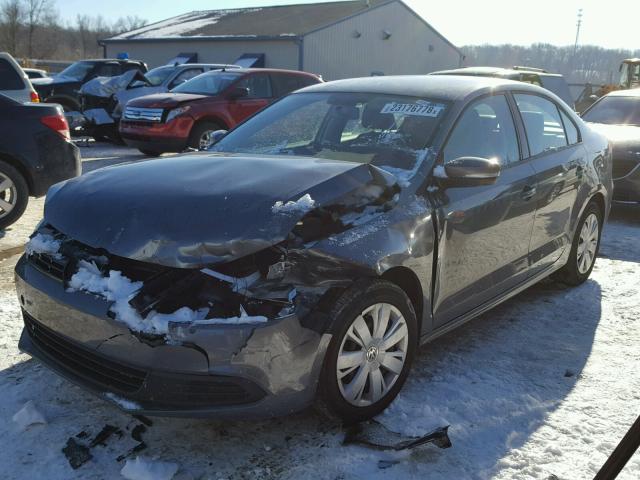 3VWD17AJ5EM232173 - 2014 VOLKSWAGEN JETTA SE GRAY photo 2